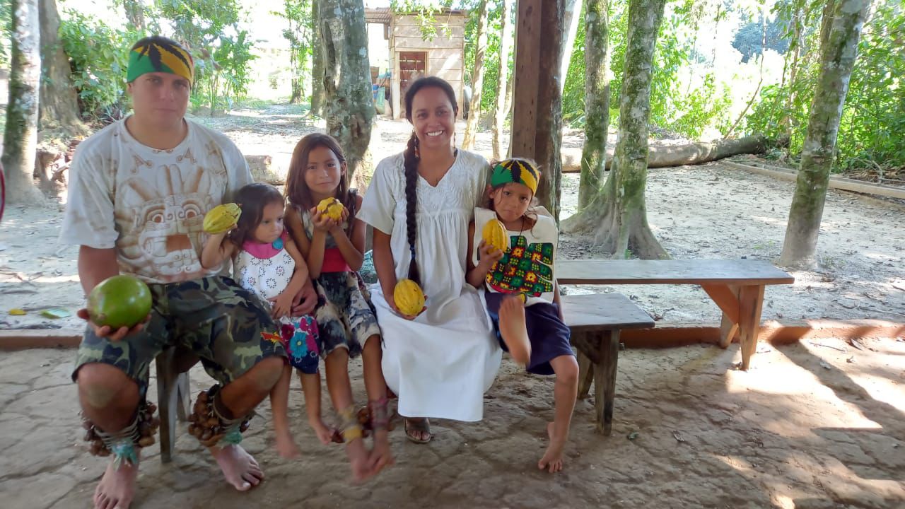 Familia guardiana del territorio — La Ventana Palenque, Chiapas